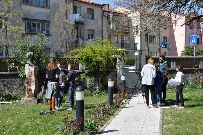 SNEMANJE FILMA vsekarsilahkozamislisjeresnicno V DIJAŠKEM DOMU SIMON GREGORČIČ NOVA GORICA